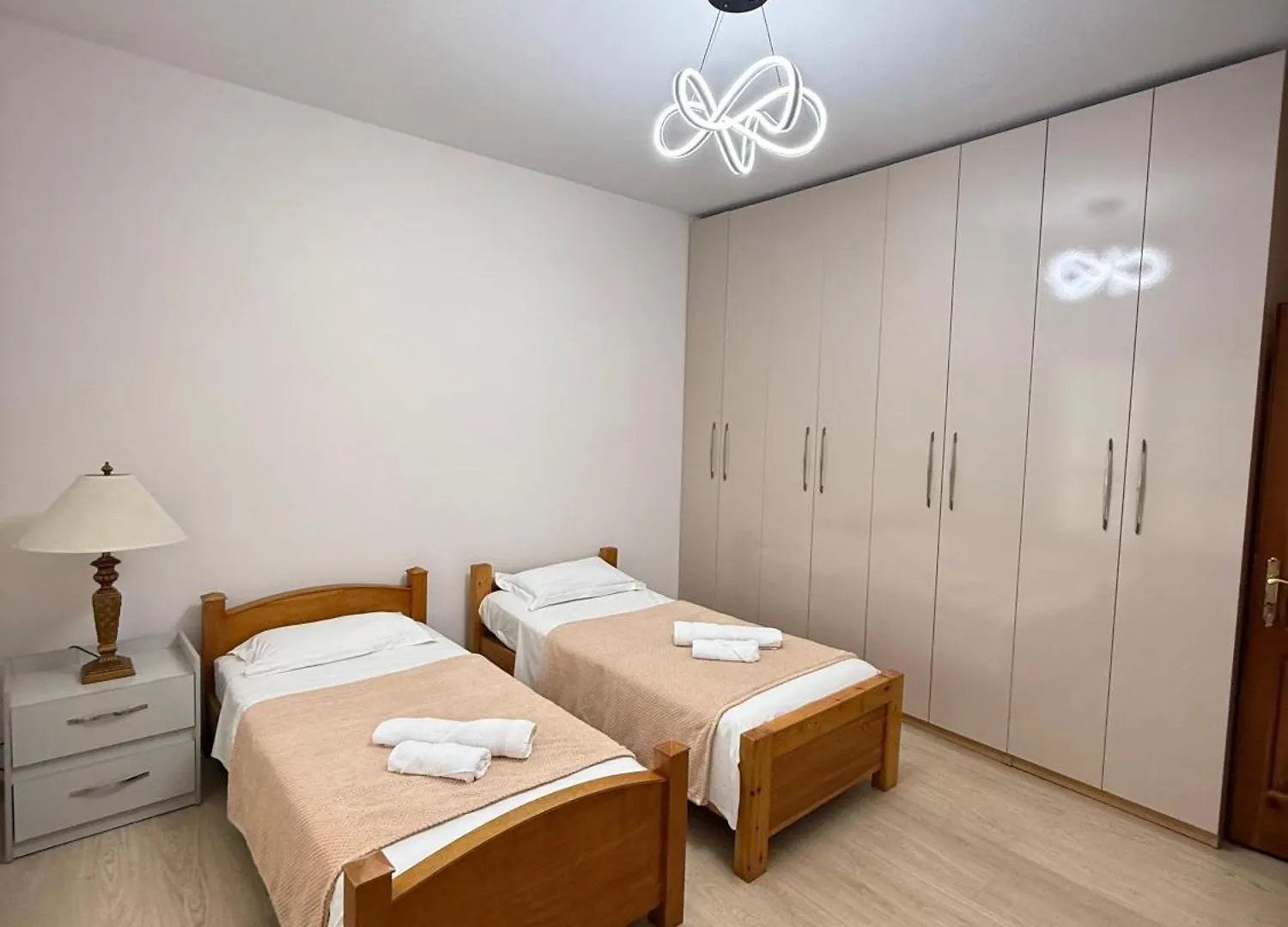 Guesthouse Brahja, Tirana 0*,